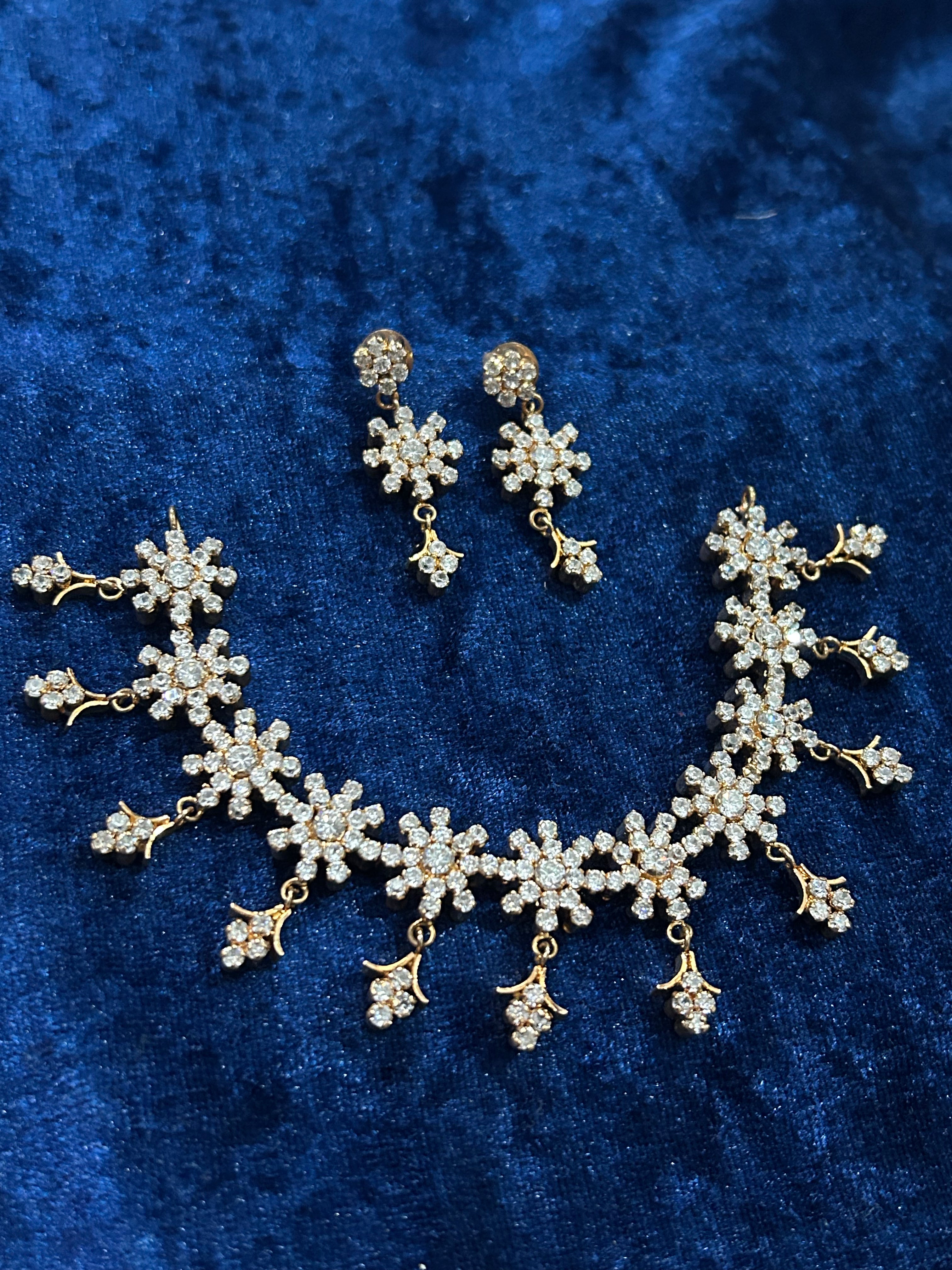 Apsara Glow – Antique Silver-Plated Set Inspired by Royal Beauty