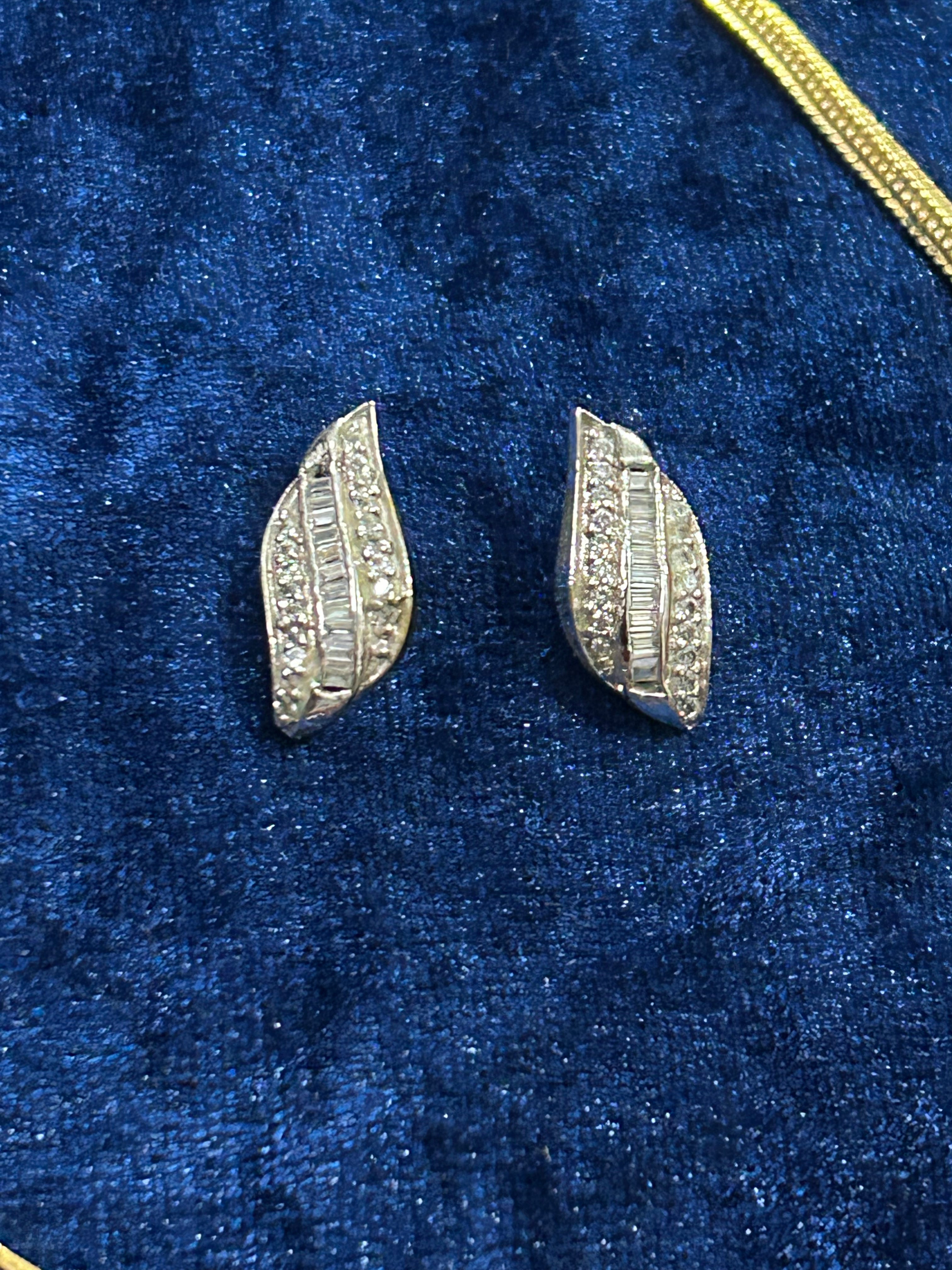 Silver Whisper – Subtle Shine, Bold Style