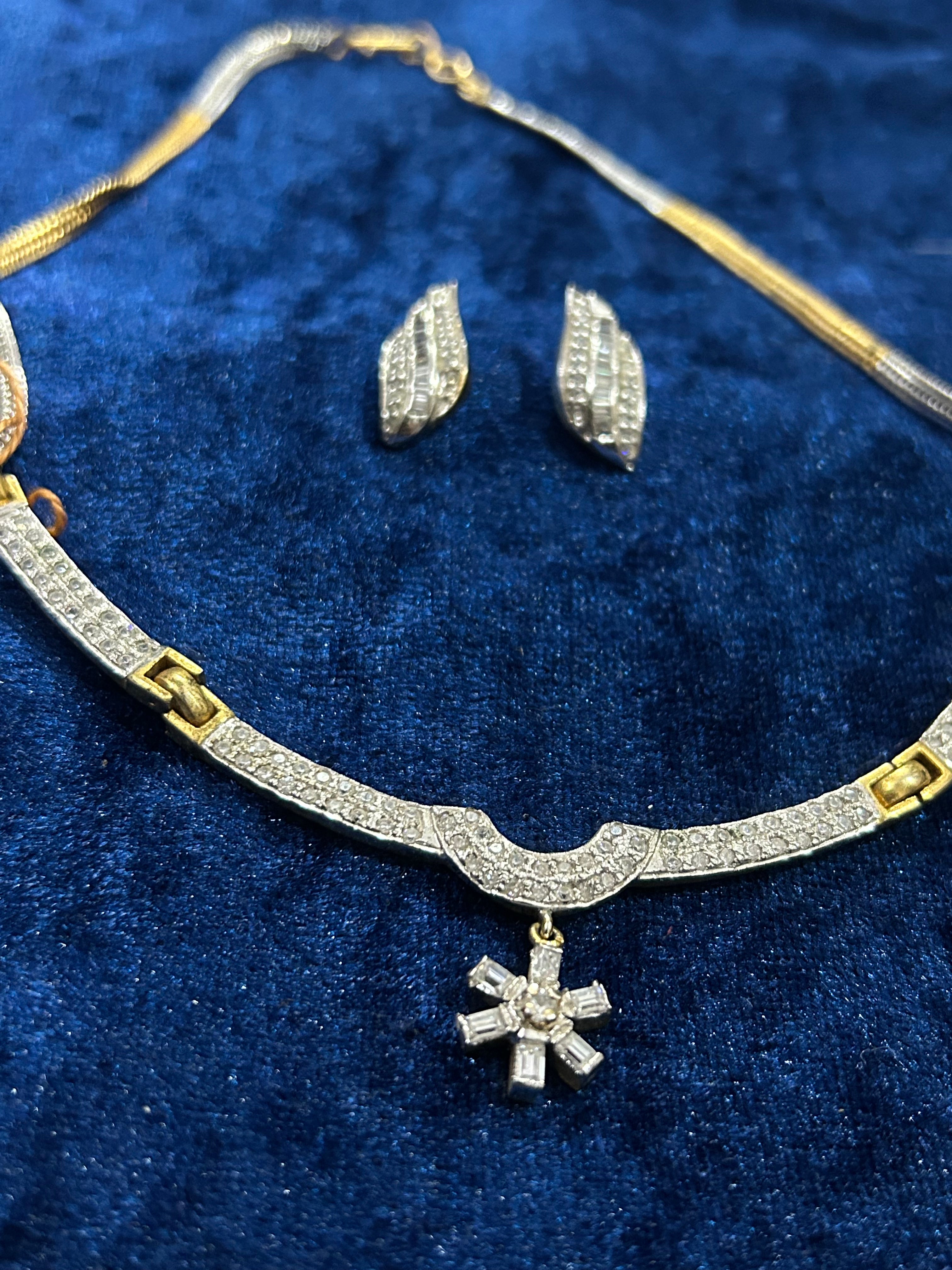 Silver Whisper – Subtle Shine, Bold Style