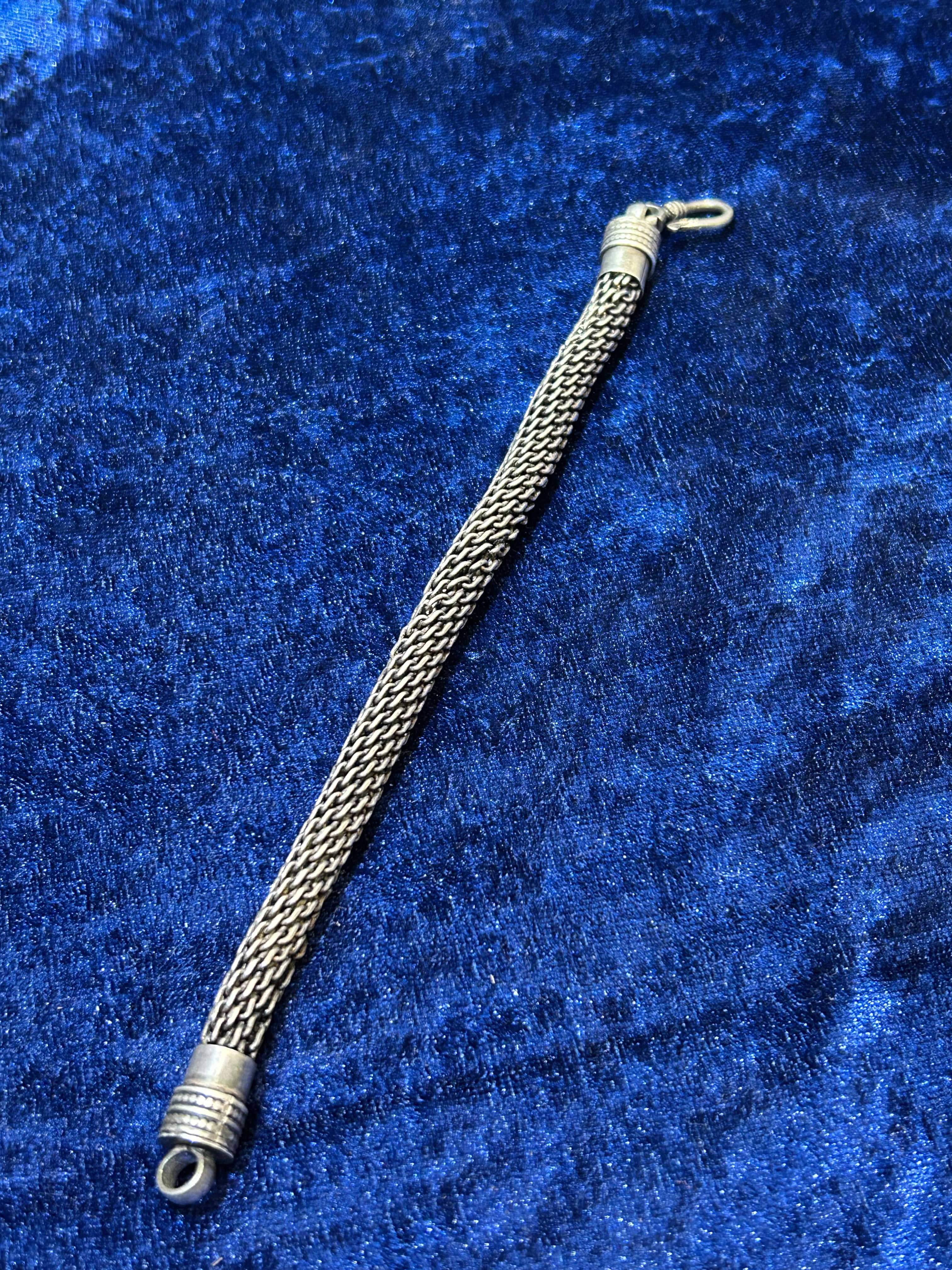 Sophisticated Pure Silver Bracelet – The Perfect Men’s Accessory