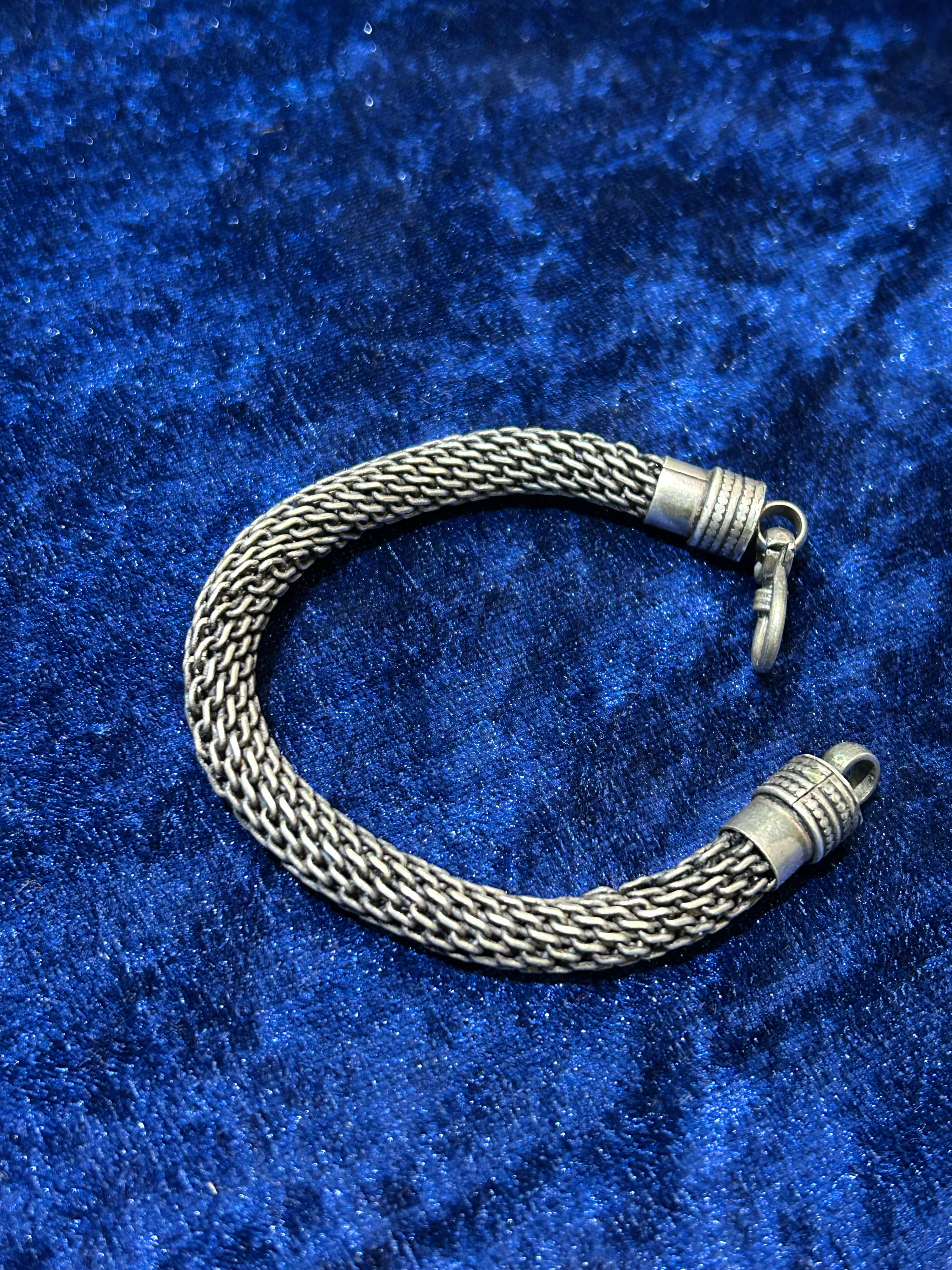 Sophisticated Pure Silver Bracelet – The Perfect Men’s Accessory
