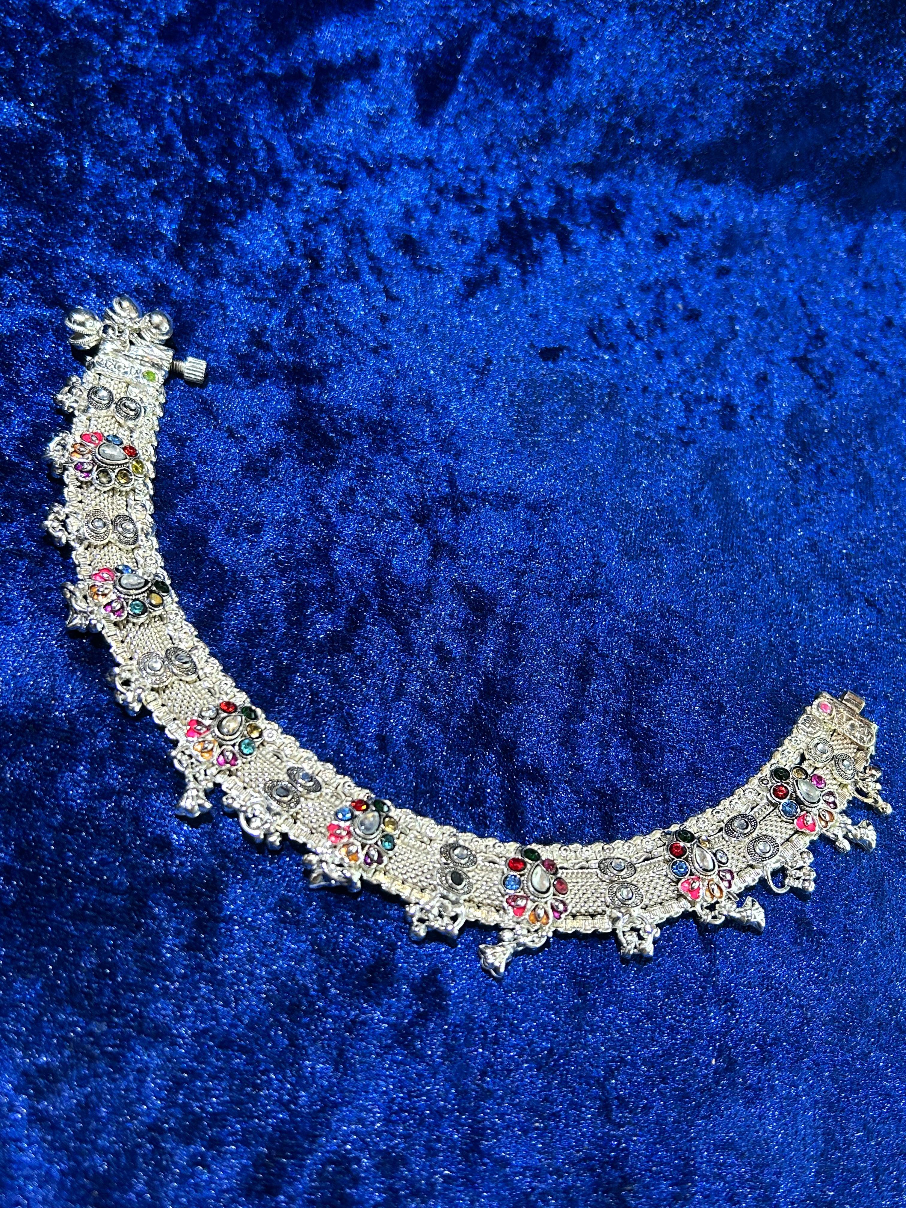 Gleaming Grace: Pure Silver Payal with Intricate Detailing