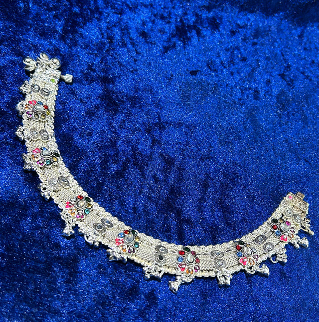 Gleaming Grace: Pure Silver Payal with Intricate Detailing