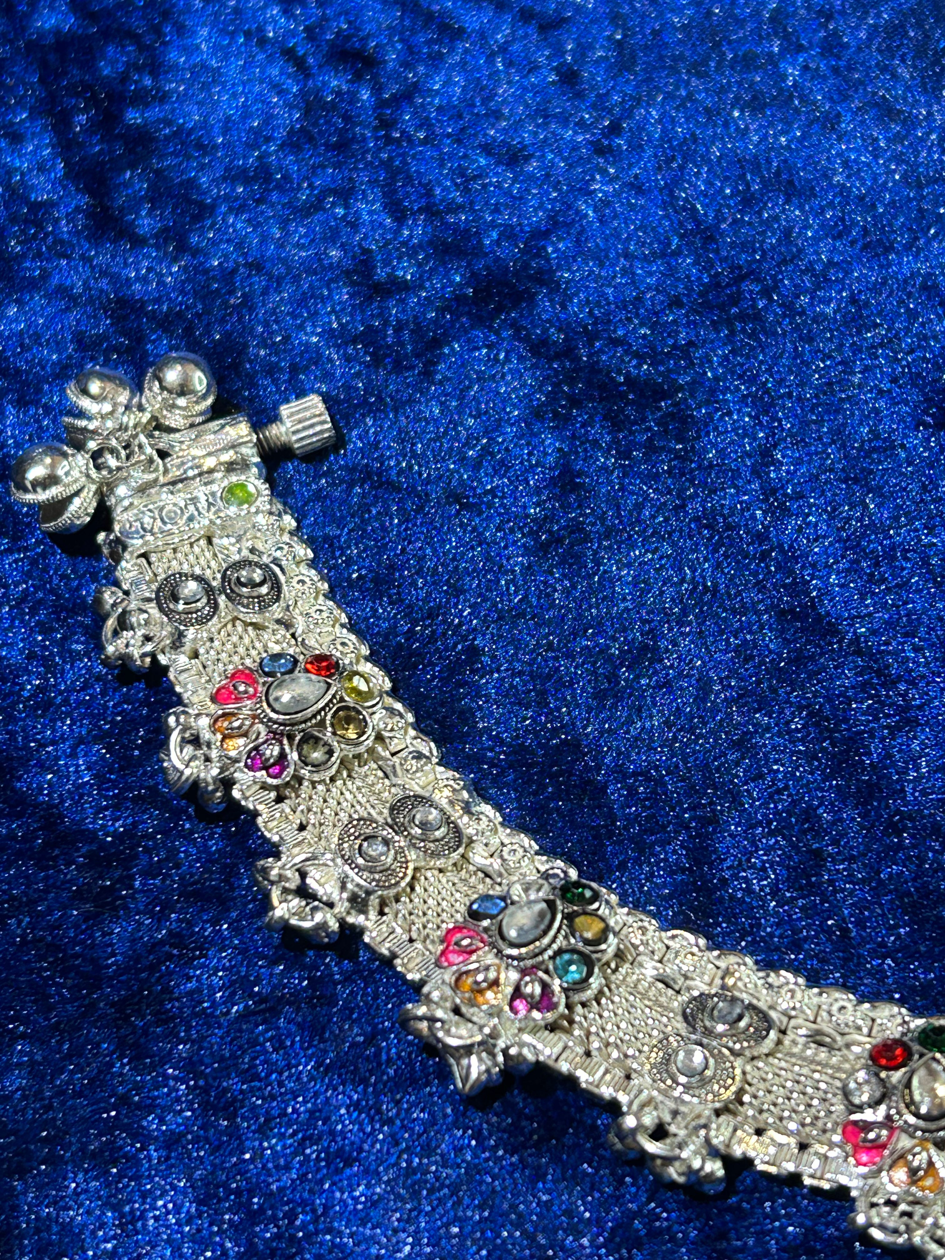 Gleaming Grace: Pure Silver Payal with Intricate Detailing