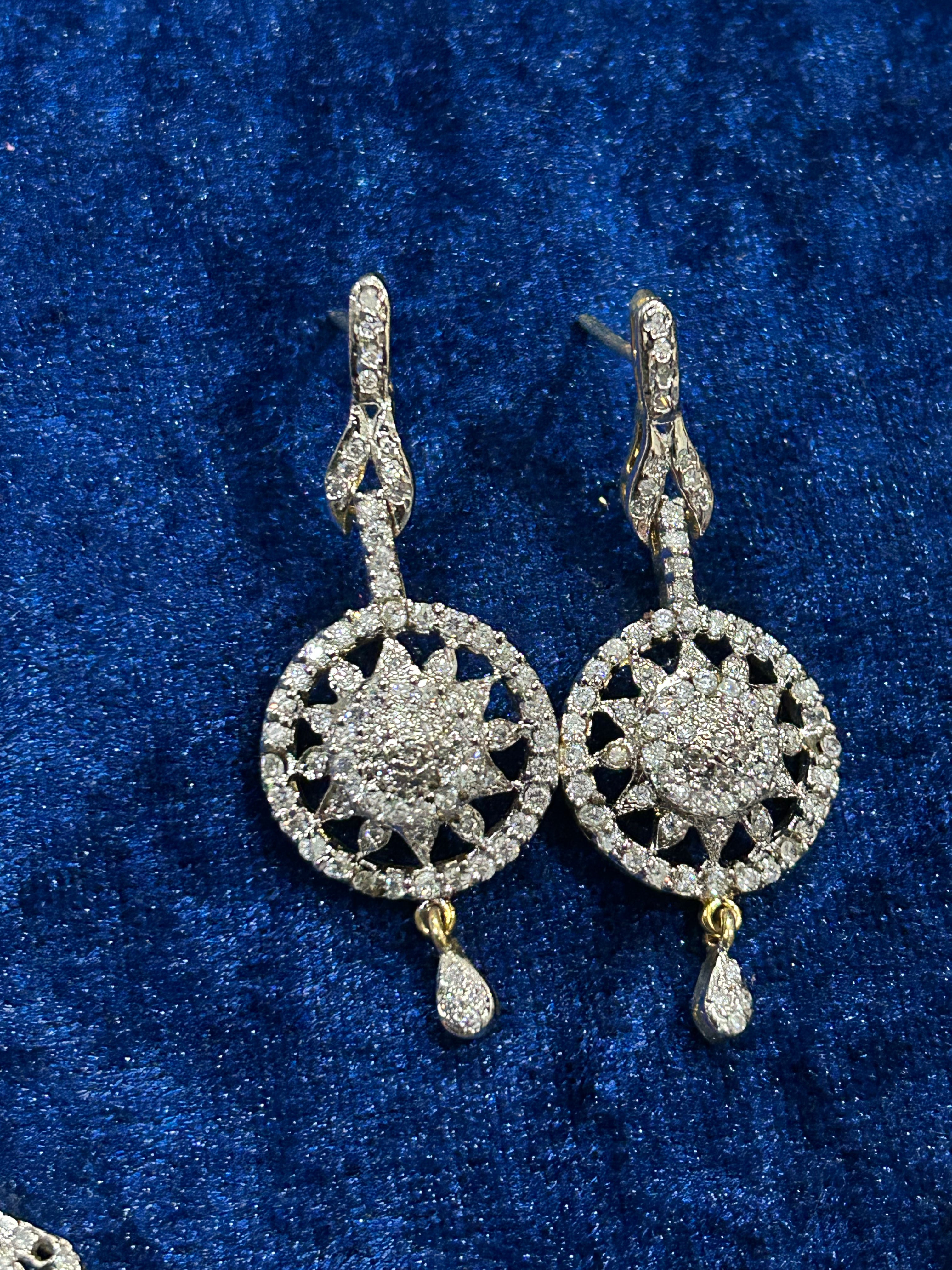 Glistening Aura – Premium Silver Plated Necklace & Earrings Set