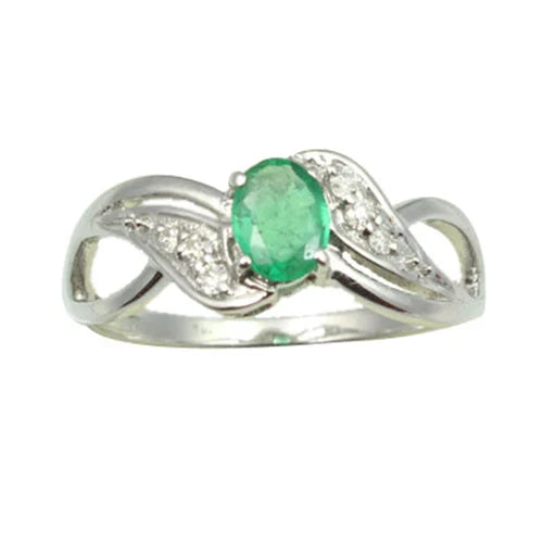 Elegant White Gold Ring Featuring Natural Emerald and Diamonds