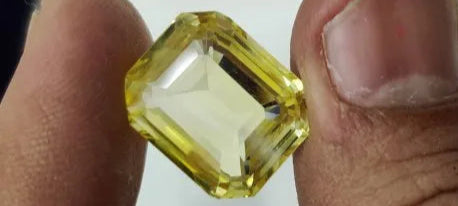 Natural Ceylon Pukhraj – Elegant Gemstone with Luxurious Shi
