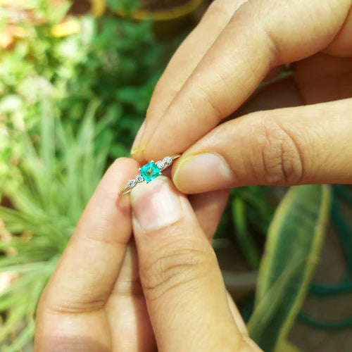 Exquisite Natural Emerald and Diamond Ring – A Statement Piece