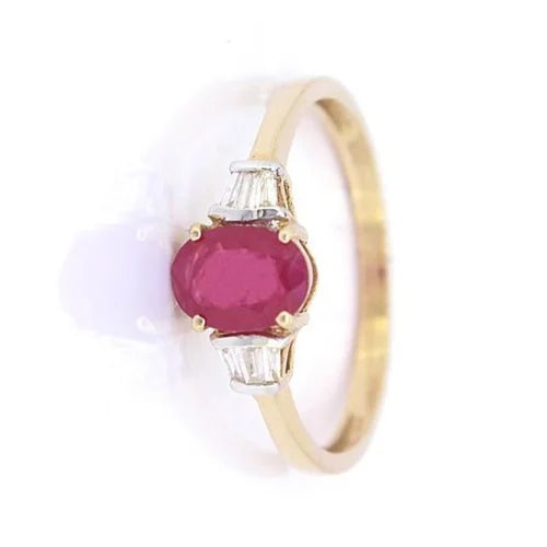 Stunning Ruby and Diamond Baguette Ring – Classic Yellow Gold Beauty