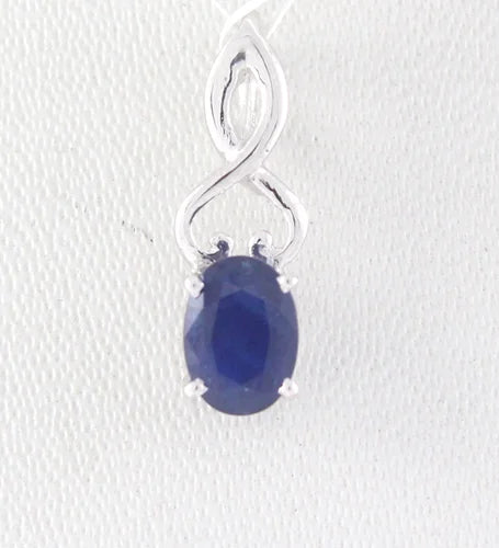 Dazzling 18K Gold Sapphire Necklace – A Touch of Royalty