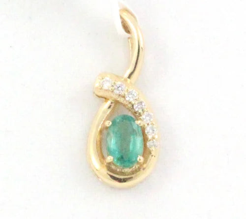 Classic 14K Yellow Gold Pendant Featuring Emerald and Diamonds