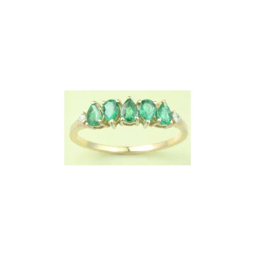 Vibrant Pear Emerald Set in Glowing Yellow Gold – A Rare Gem